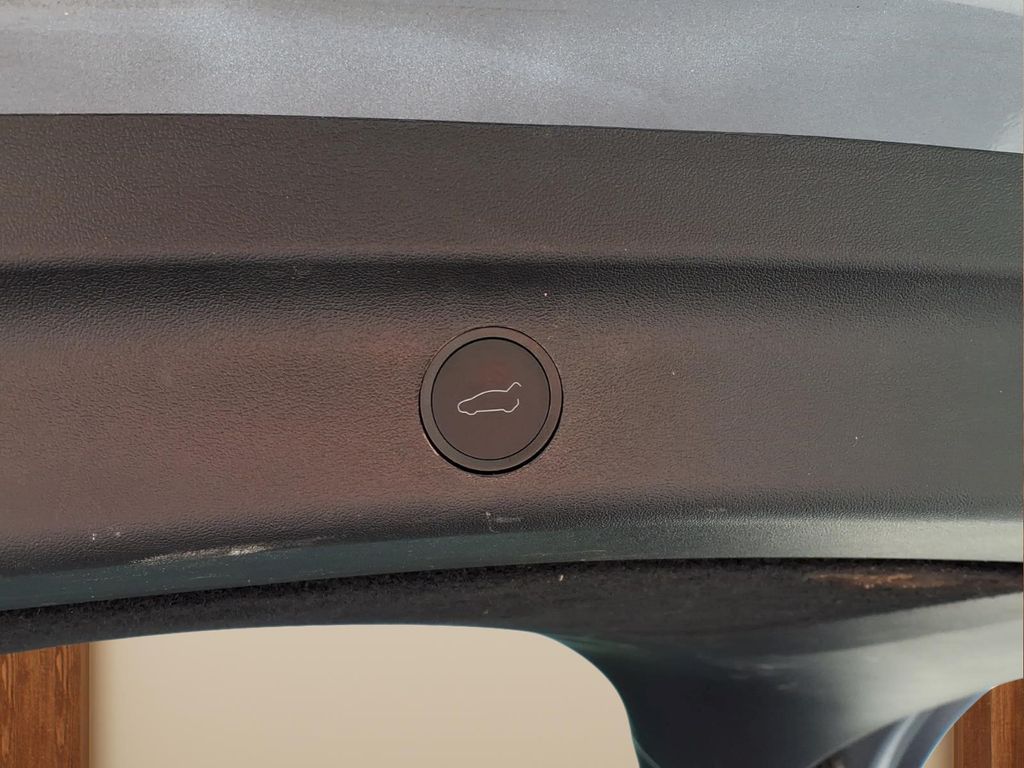 TeslaModel Y32