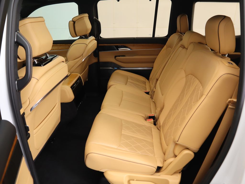 Thumbnail: 2022 Jeep Grand Wagoneer - 22