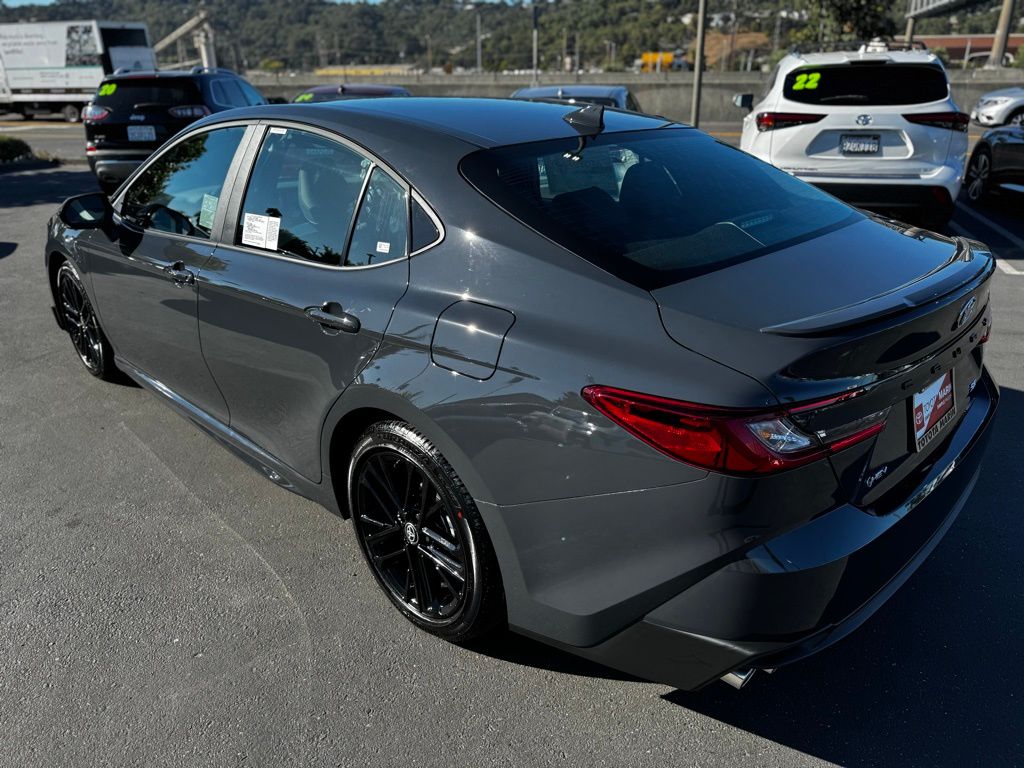 2025 Toyota Camry SE photo 4
