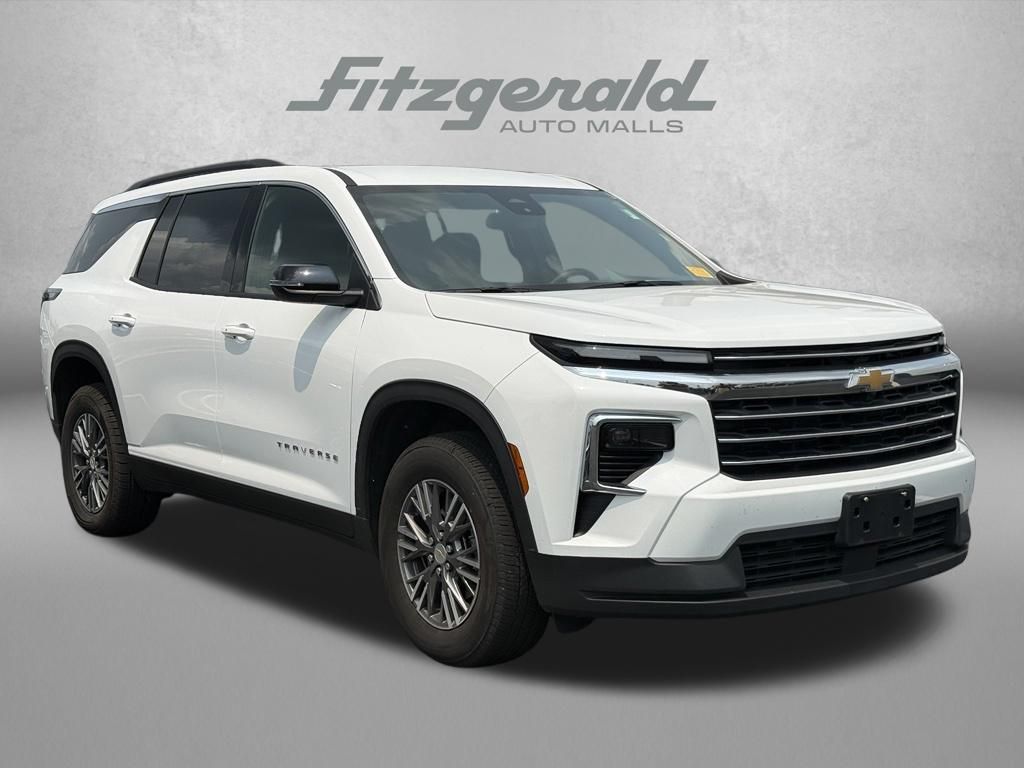 Summit White 2026 Chevrolet Traverse SUV / Crossover Four-Wheel Drive 8-Speed Automatic