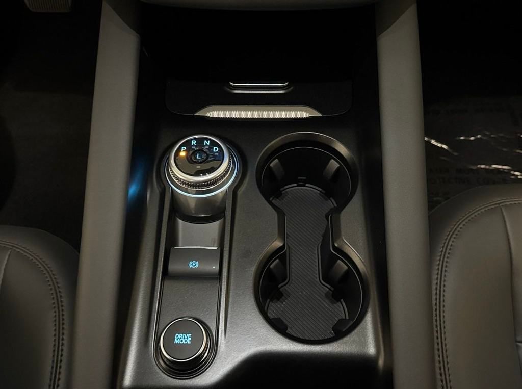2025 Ford Explorer photo 8