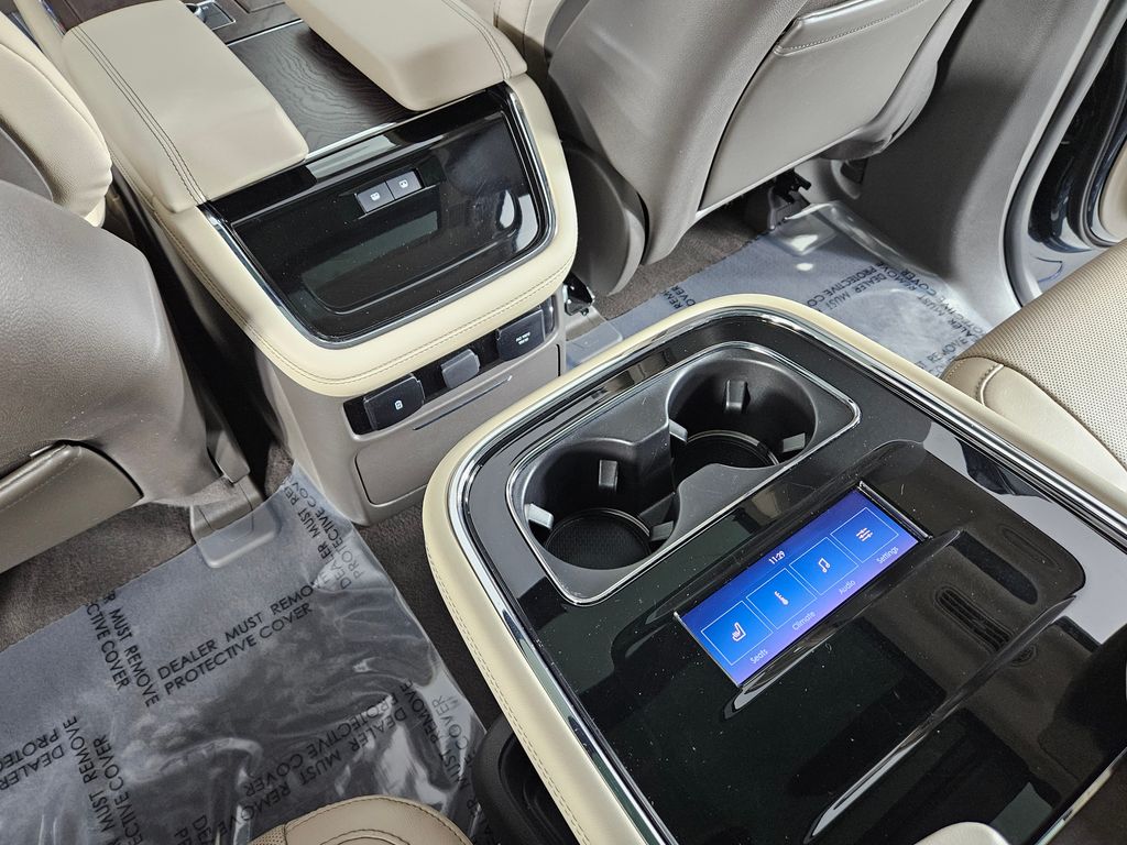 Thumbnail: 2022 Lincoln Navigator - 24