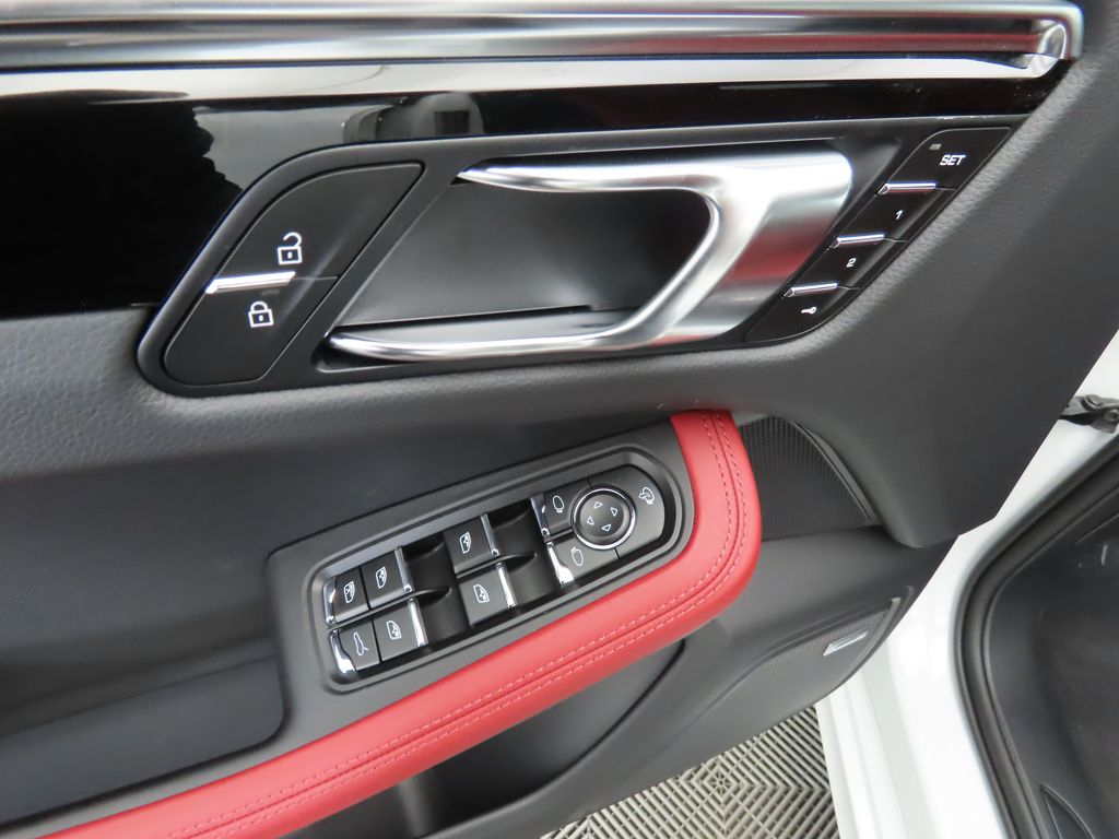 Thumbnail: 2024 Porsche Macan - 25