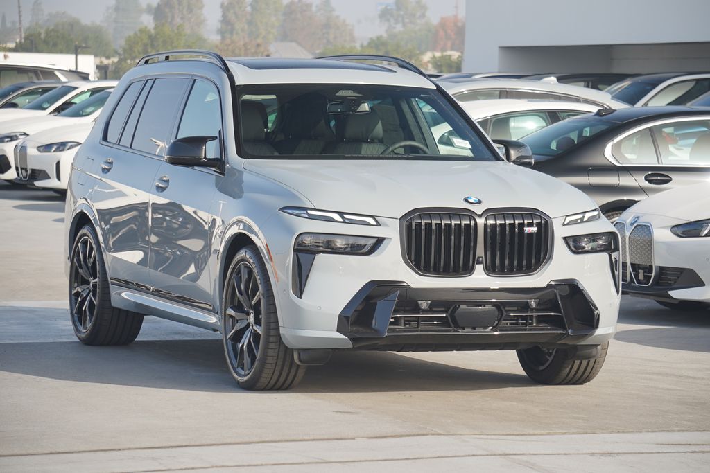 2025 BMW X7 M60i 3