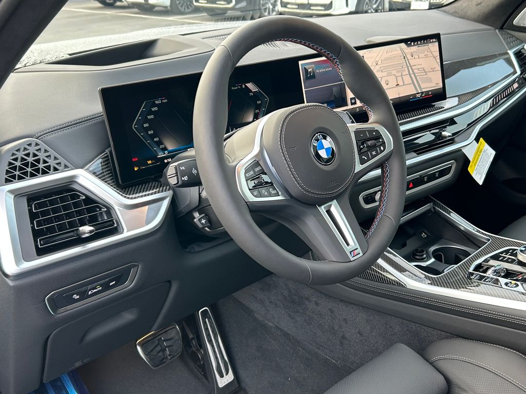 2025 BMW X7 M60i 14