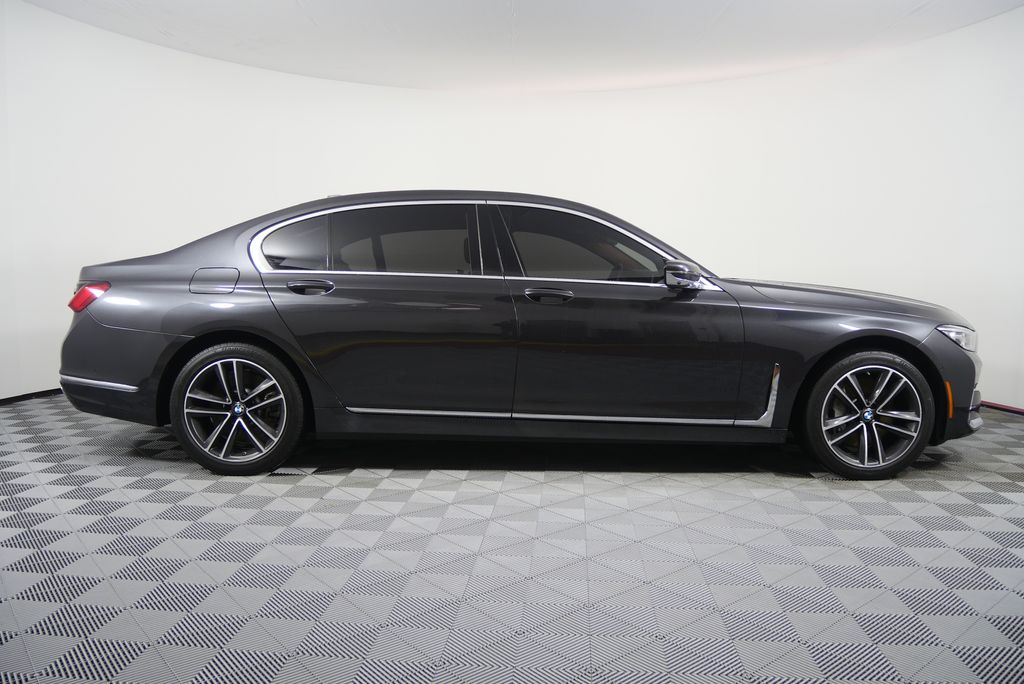 Thumbnail: 2021 BMW 7 Series - 2