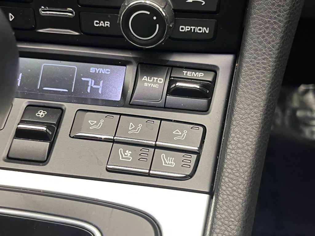 Thumbnail: 2015 Porsche 911 - 18