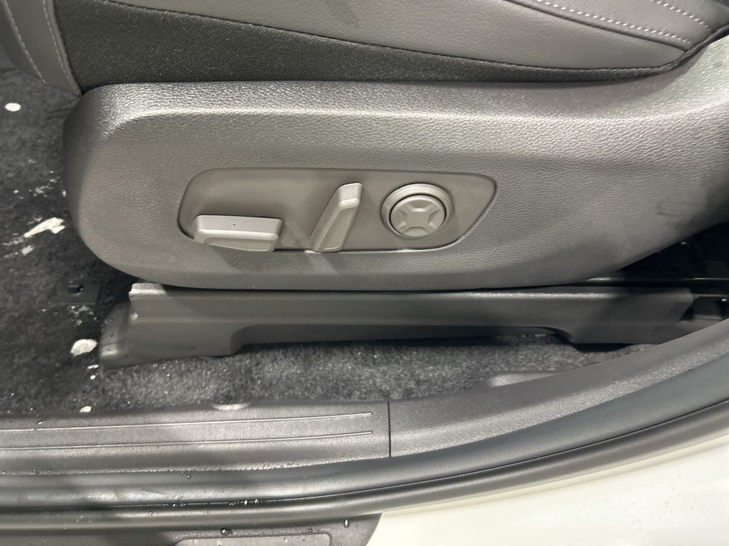 new 2026 Kia Carnival Hybrid car, priced at $52,865