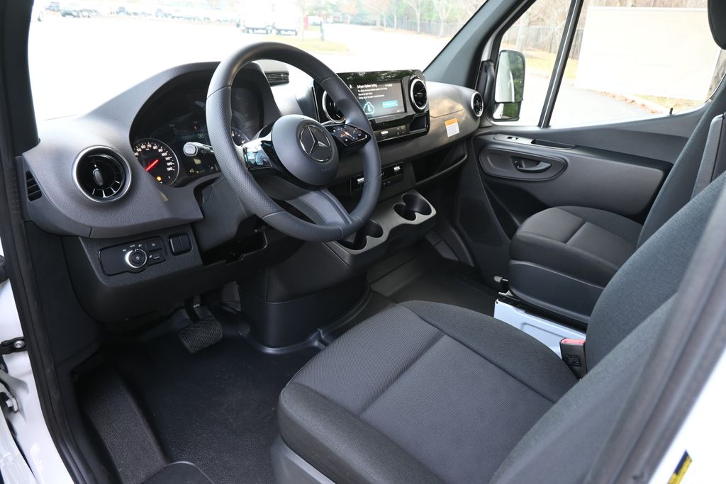 Thumbnail: 2025 Mercedes-Benz Sprinter - 13