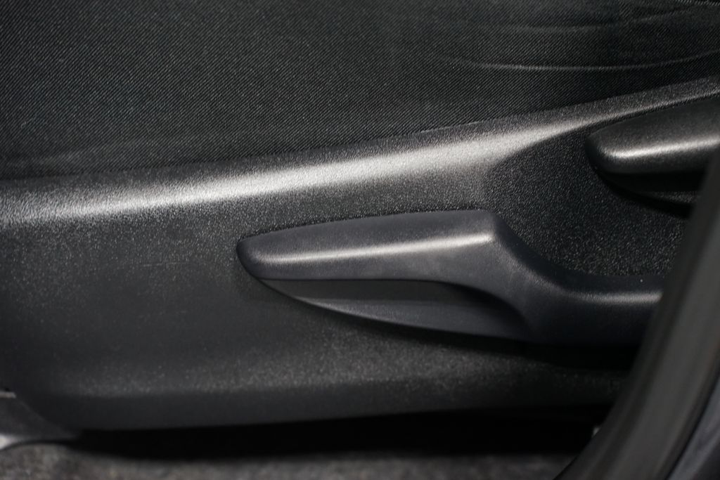 Thumbnail: 2017 Toyota RAV4 - 30