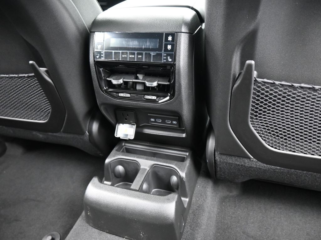 New 2026 Diamond Black Crystal Pearlcoat Jeep Limited image 37