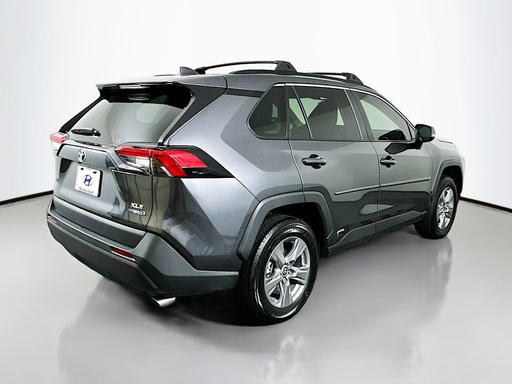 2022 Toyota RAV4 XLE 5