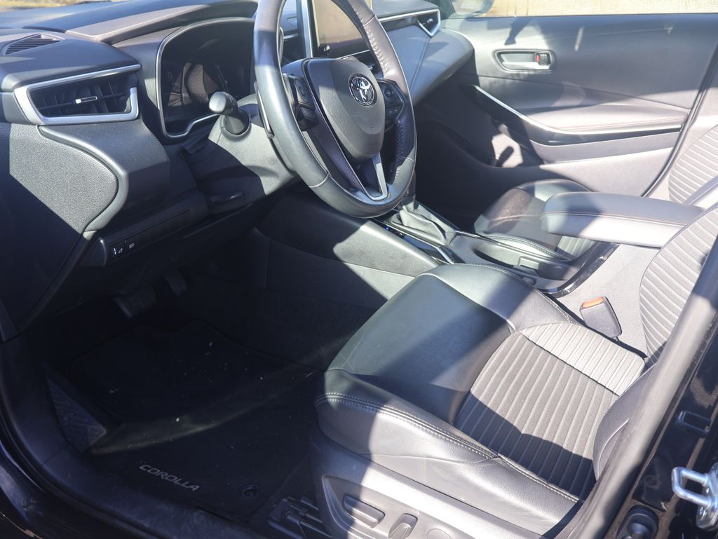 View vehicle photo 4