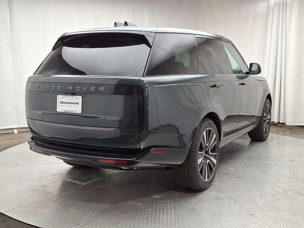 2025 Land Rover Range Rover SE 3