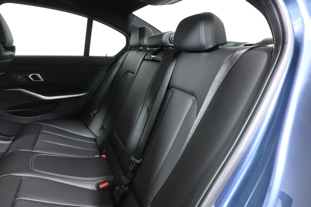 Thumbnail: 2026 BMW 3 Series - 4