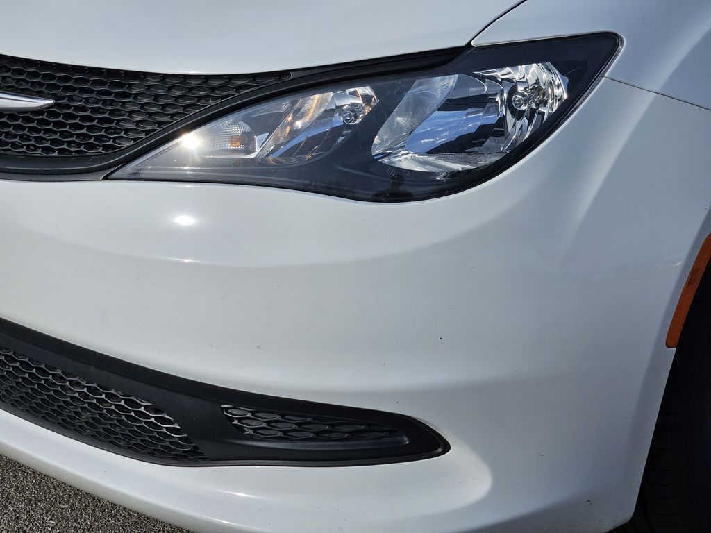 2023 Chrysler Voyager