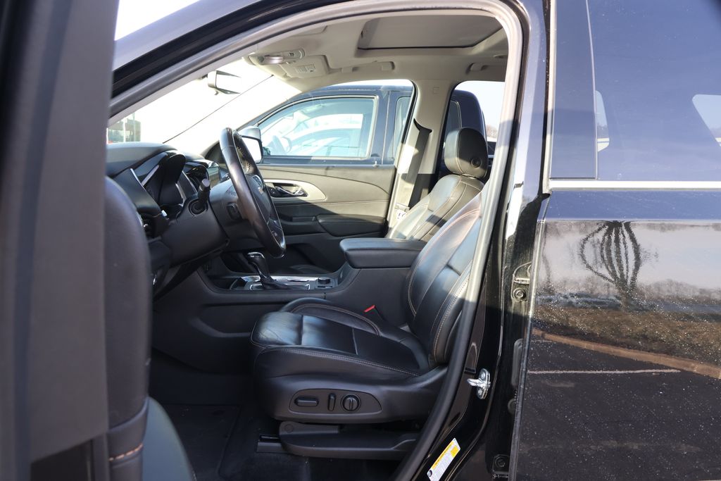 Thumbnail: 2020 Chevrolet Traverse - 13