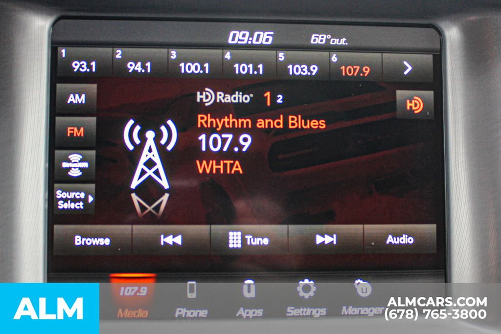 Used 2023 Black Dodge SXT image 33