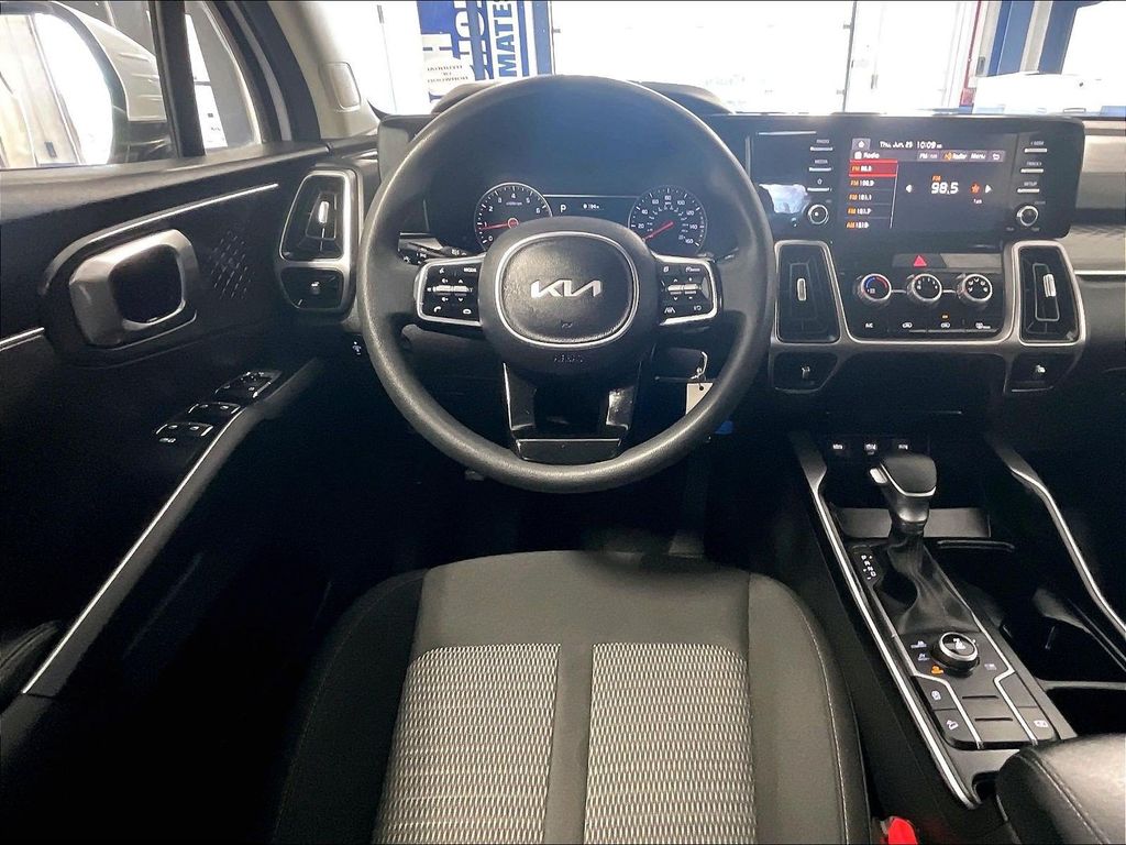 2023 Kia Sorento — photo 17