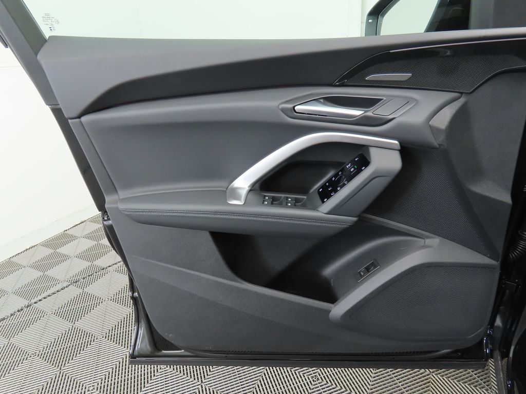 Thumbnail: 2025 Audi Q5 - 25