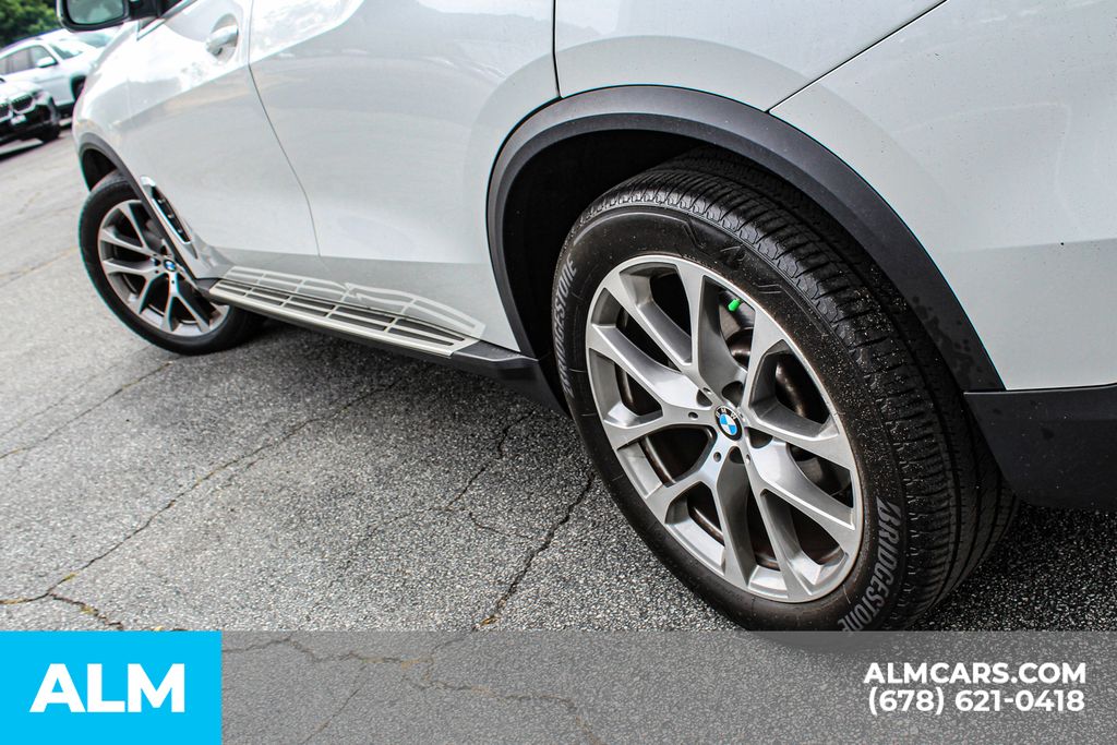 Used 2024 White BMW sDrive40i image 14