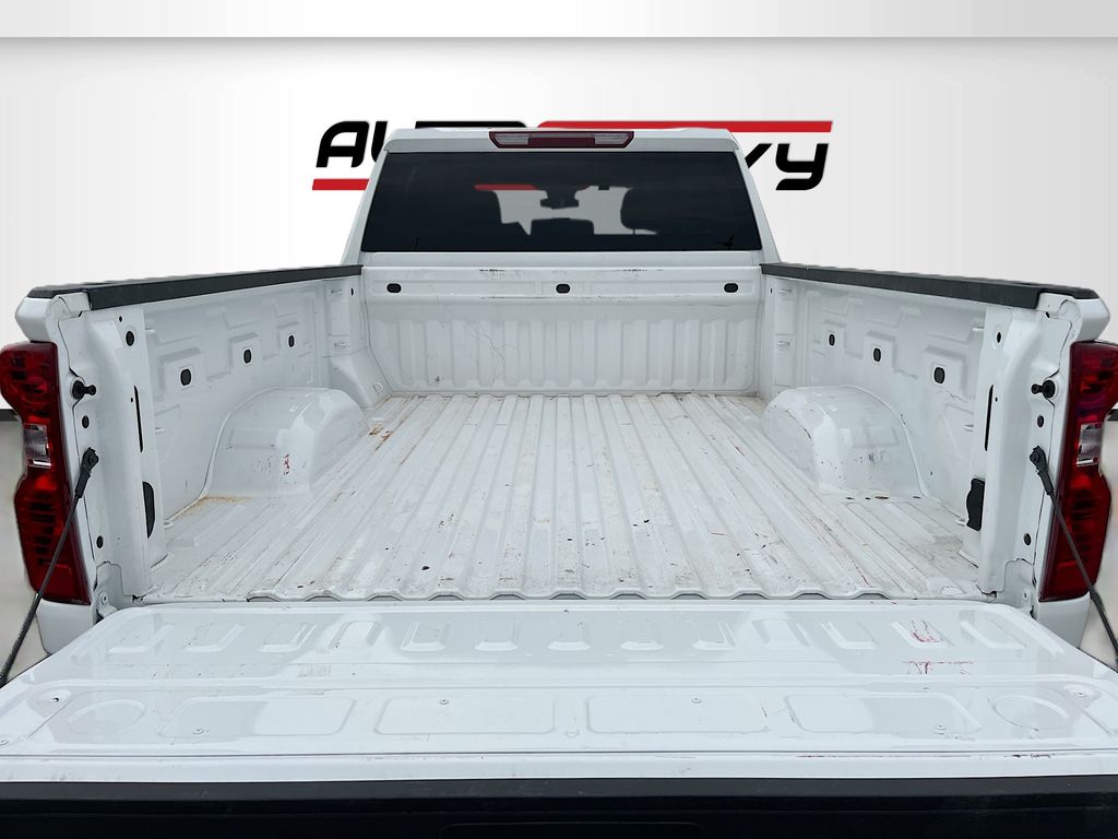 Used 2025 White Chevrolet LT image 26