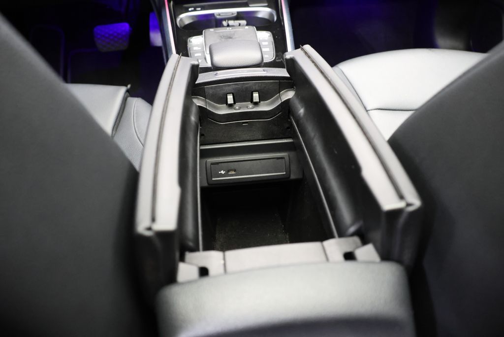 Thumbnail: 2022 Mercedes-Benz GLB - 30