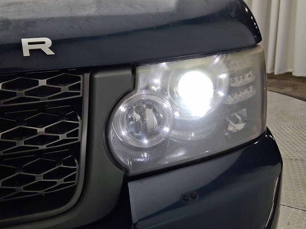 Thumbnail: 2011 Land Rover Range Rover - 9