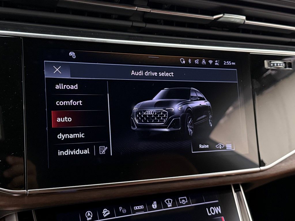 Thumbnail: 2026 Audi Q8 - 30