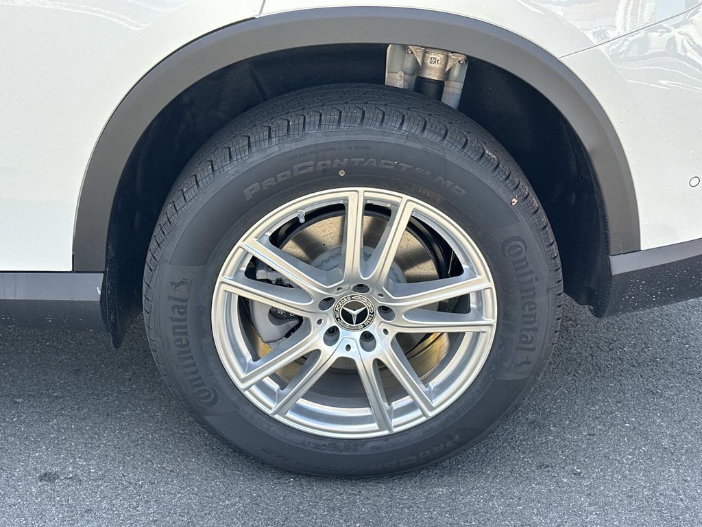 Thumbnail: 2025 Mercedes-Benz GLC - 15