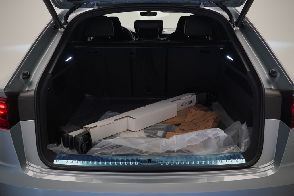 Thumbnail: 2026 Audi RS Q8 - 11