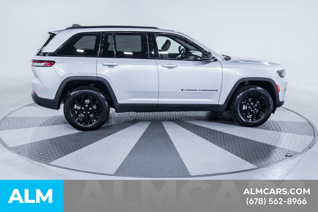 Used 2025 Silver Jeep Altitude image 11