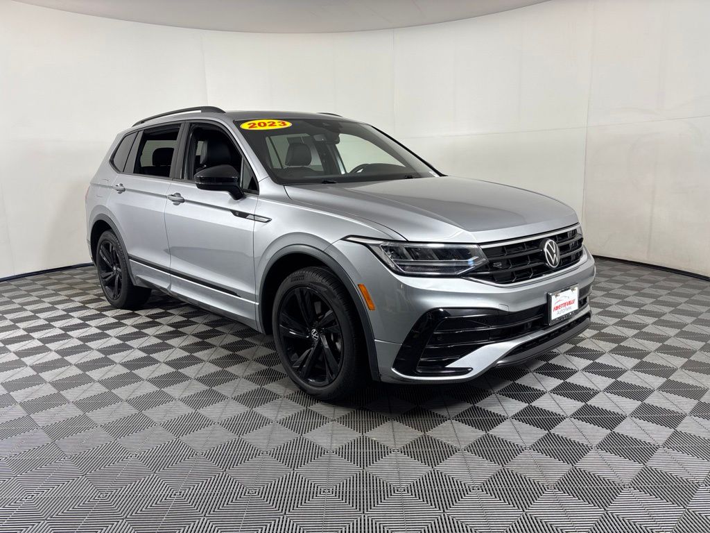 Thumbnail: 2023 Volkswagen Tiguan - 17