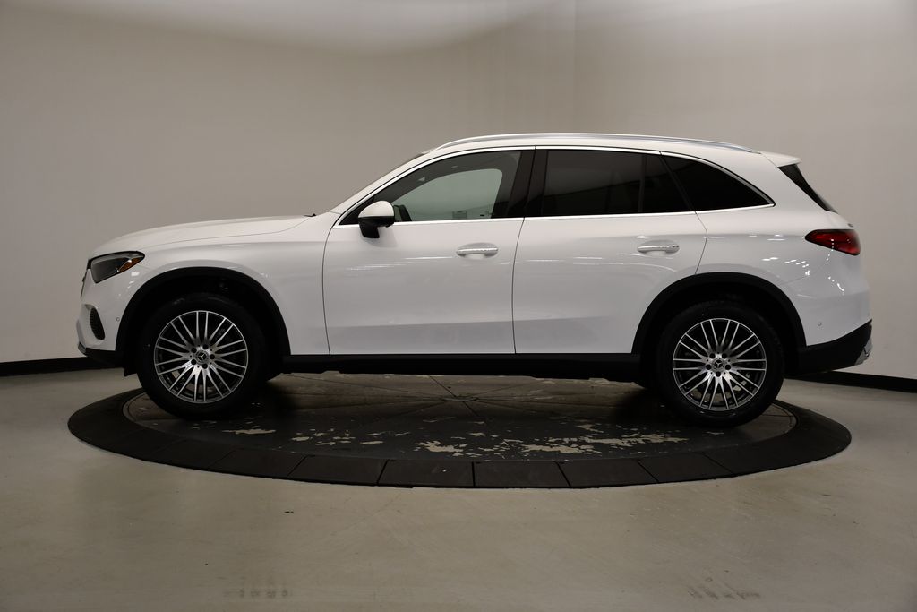 2025 Mercedes-Benz GLC 300 2