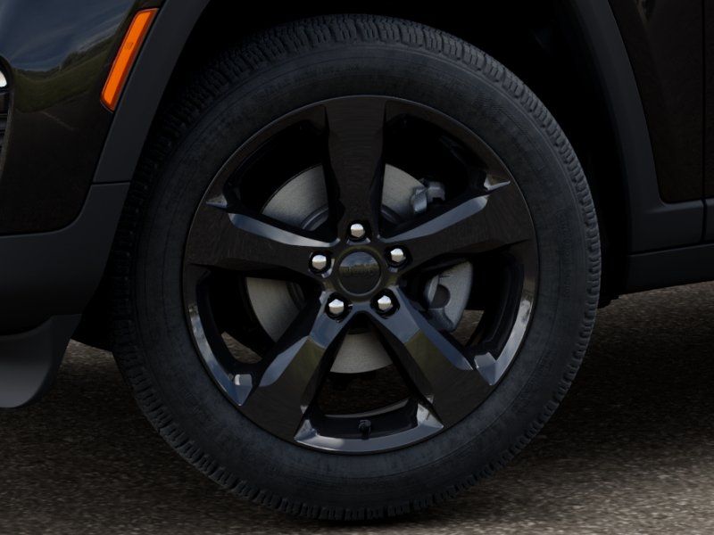 Used 2025 Diamond Black Crystal Pearlcoat Jeep Limited image 8