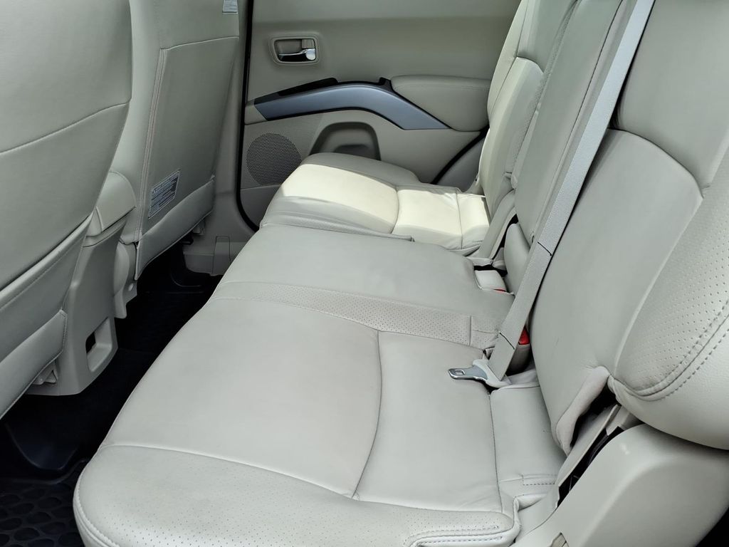 used 2008 Mitsubishi Outlander car, priced at $7,900