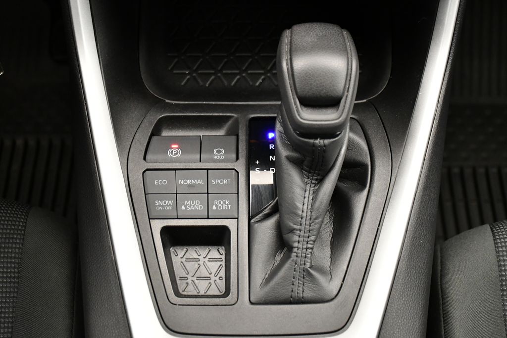 2022 Toyota RAV4 LE 26