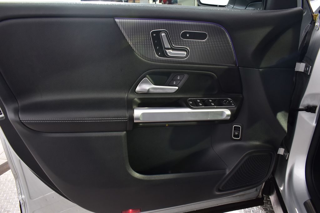 Thumbnail: 2022 Mercedes-Benz GLB - 11