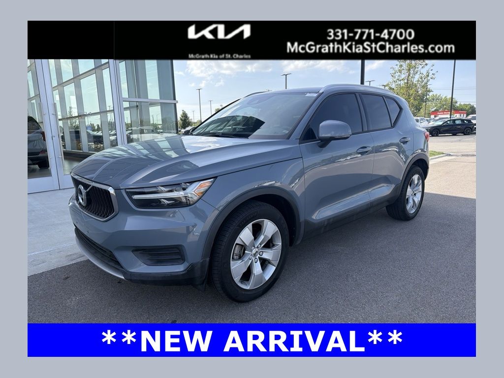 2020 Volvo XC40 T5 Momentum AWD's photo