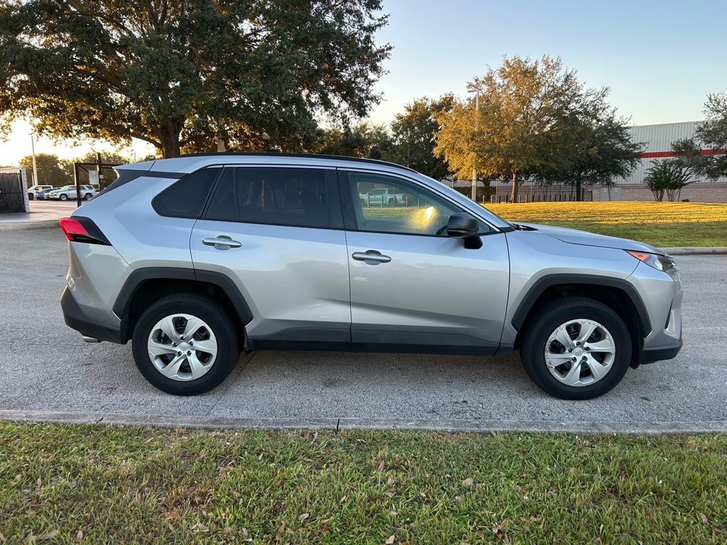 Thumbnail: 2021 Toyota RAV4 - 6