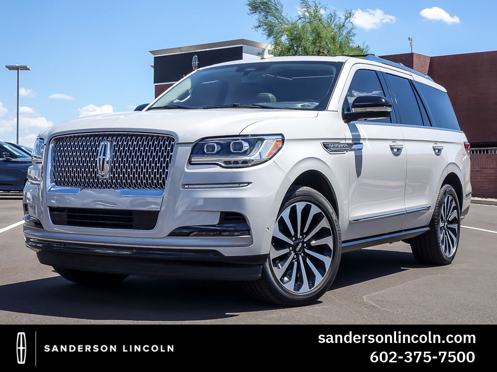 Ceramic Pearl Metallic Tri-Coat 2024 Lincoln Navigator SUV / Crossover Four-Wheel Drive Automatic