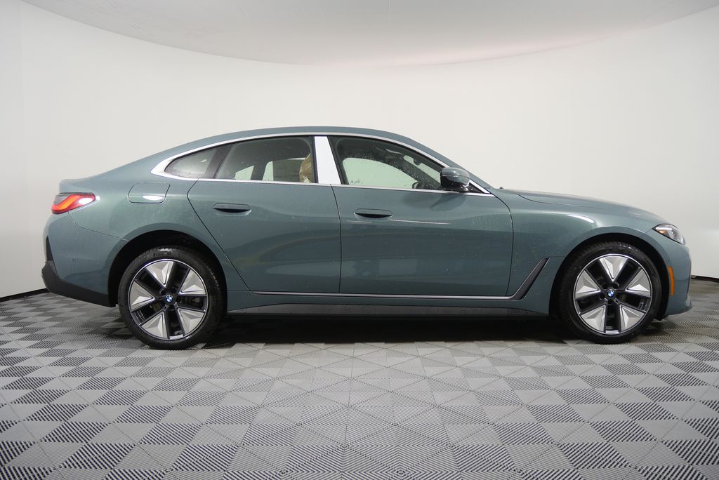 Thumbnail: 2025 BMW i4 - 2