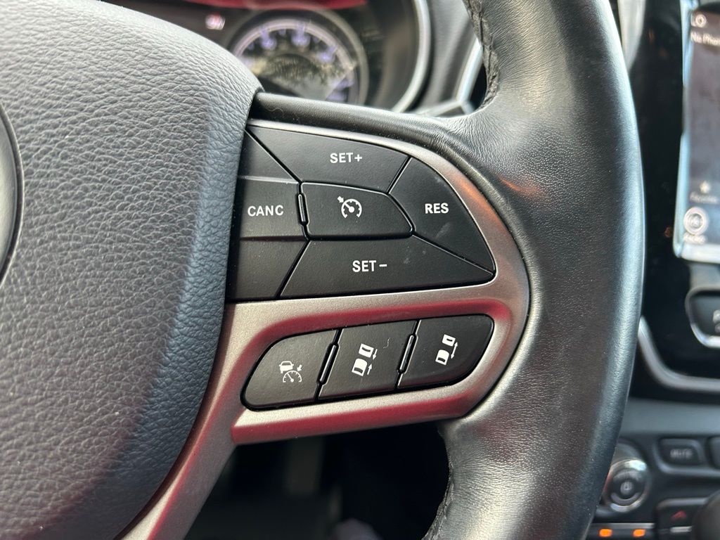 Thumbnail: 2019 Jeep Cherokee - 19