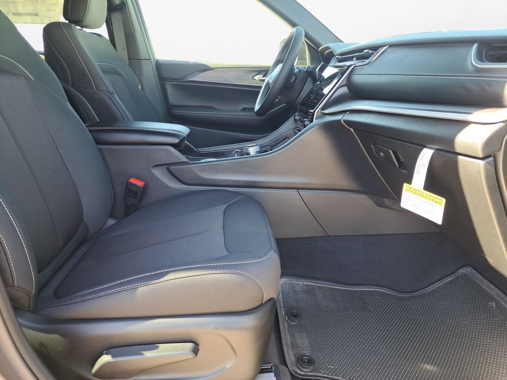 New Car 2025 Jeep Grand Cherokee  Laredo For Sale Under $35,000 In Austin, Texas