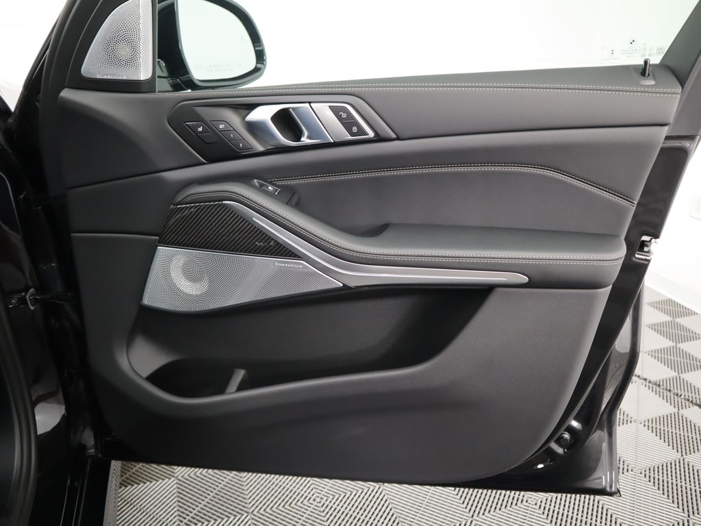 Thumbnail: 2026 BMW X7 - 27