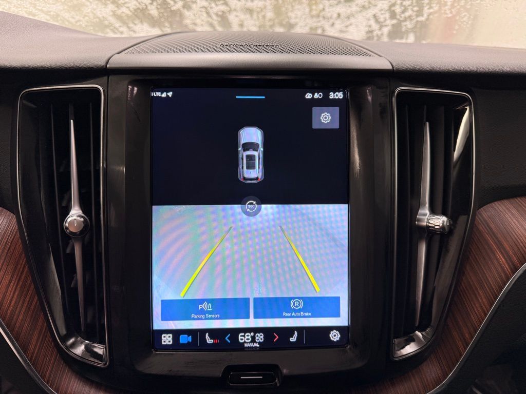 Thumbnail: 2023 Volvo XC60 - 17