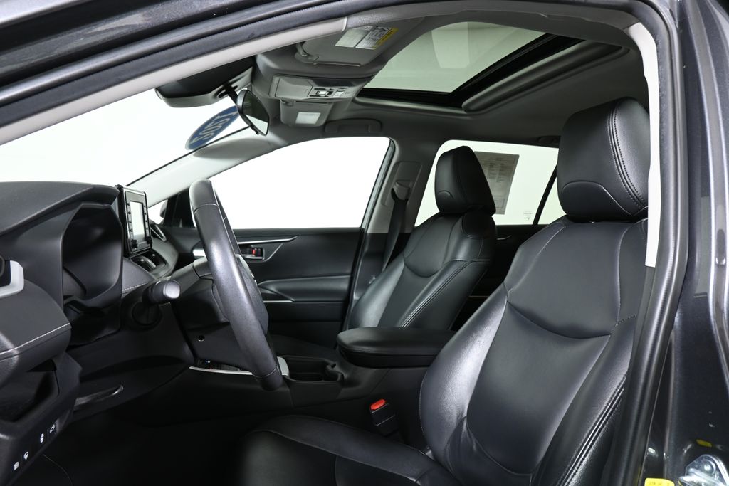 Thumbnail: 2021 Toyota RAV4 - 15