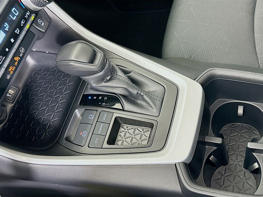 Thumbnail: 2025 Toyota RAV4 - 17