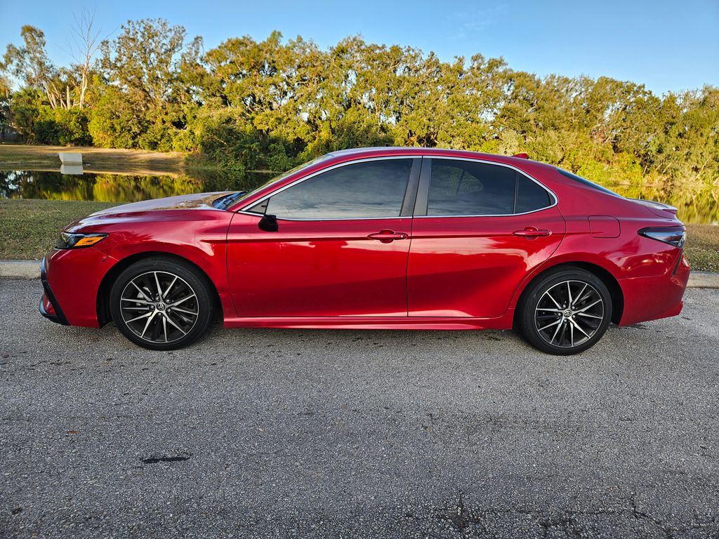 2022 Toyota Camry SE 2