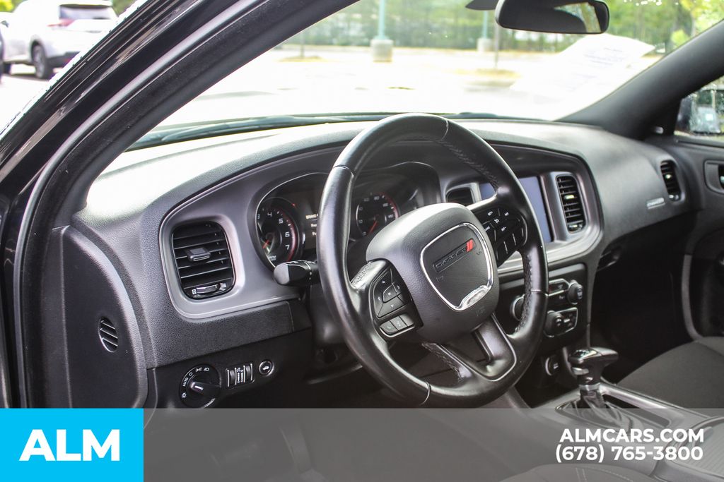 Used 2023 Black Dodge SXT image 31